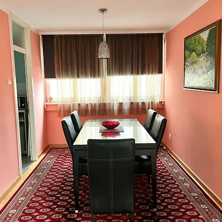 Drvenija 1 Apartment